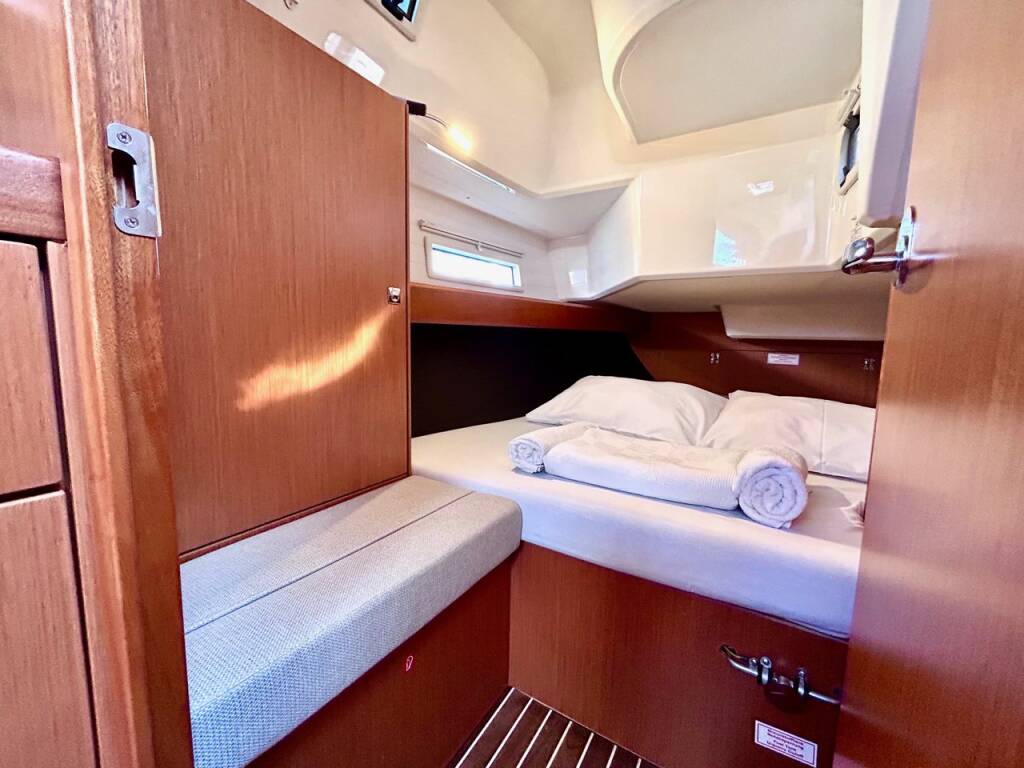 Sailing yacht Bavaria Cruiser 37 Enjoy the Silence