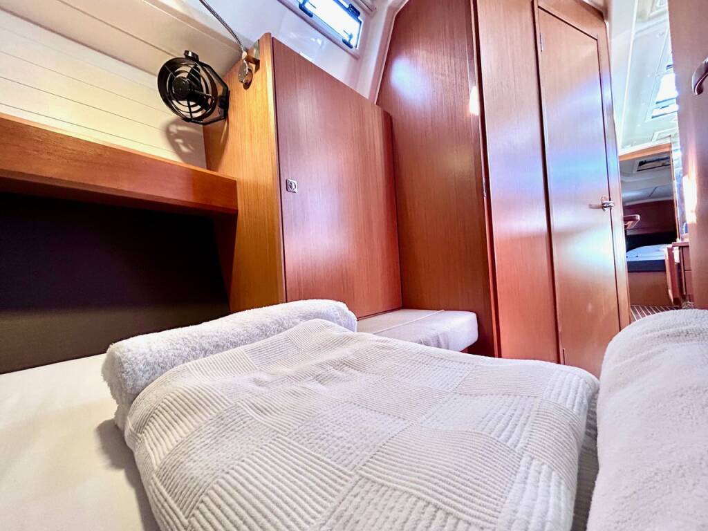 Sailing yacht Bavaria Cruiser 37 Enjoy the Silence