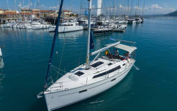 Bavaria Cruiser 37 Athene Lefkas main port