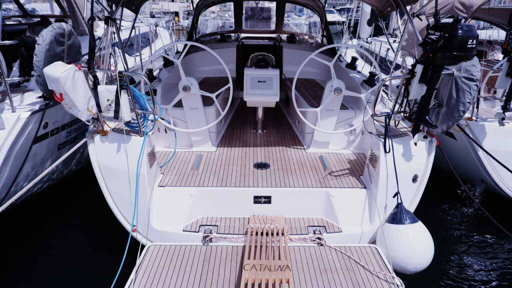 Sailing yacht Bavaria Cruiser 37 Catalina