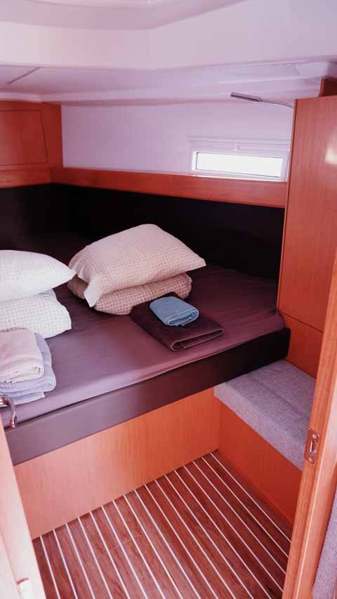 Sailing yacht Bavaria Cruiser 37 Catalina