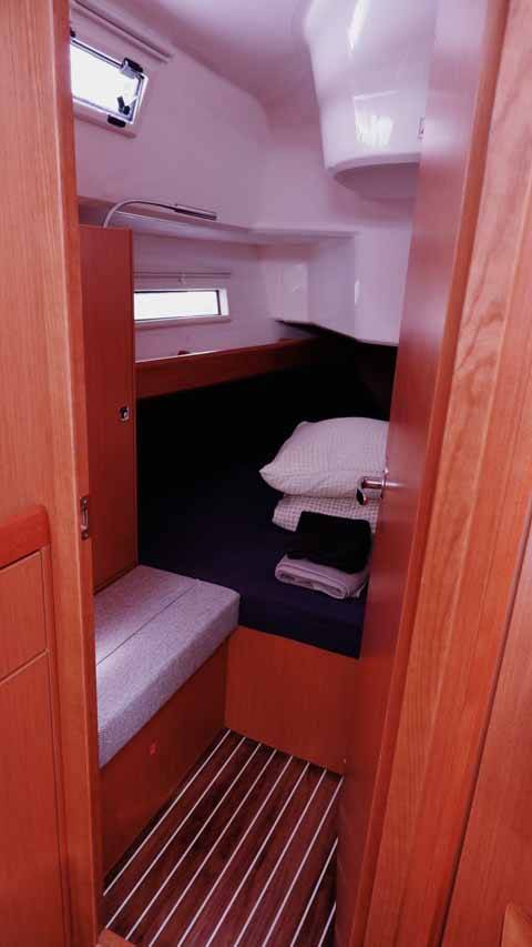 Sailing yacht Bavaria Cruiser 37 Catalina