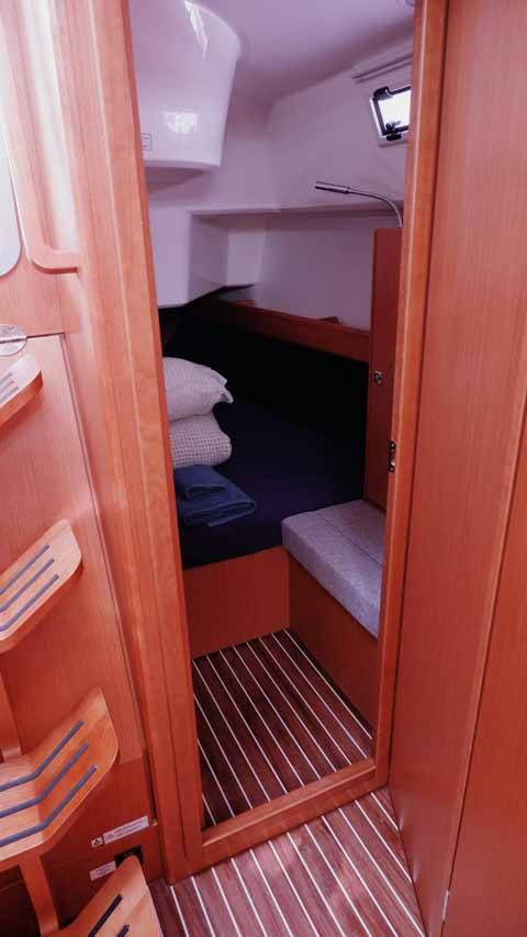 Sailing yacht Bavaria Cruiser 37 Catalina