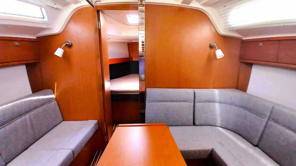 Sailing yacht Bavaria Cruiser 37 Xenia