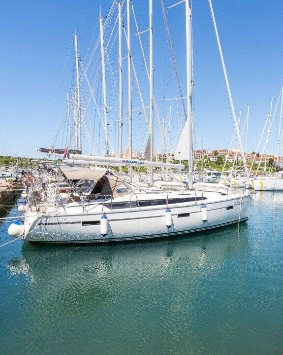 Sailing yacht Bavaria Cruiser 37 Kata