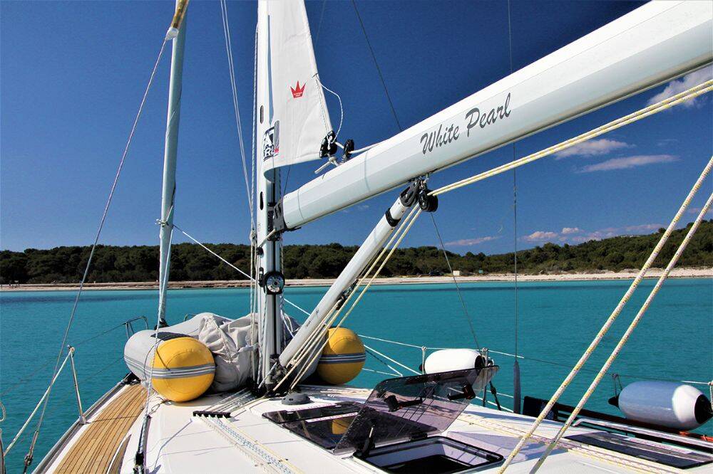 Sailing yacht Bavaria Cruiser 37 White Pearl 
