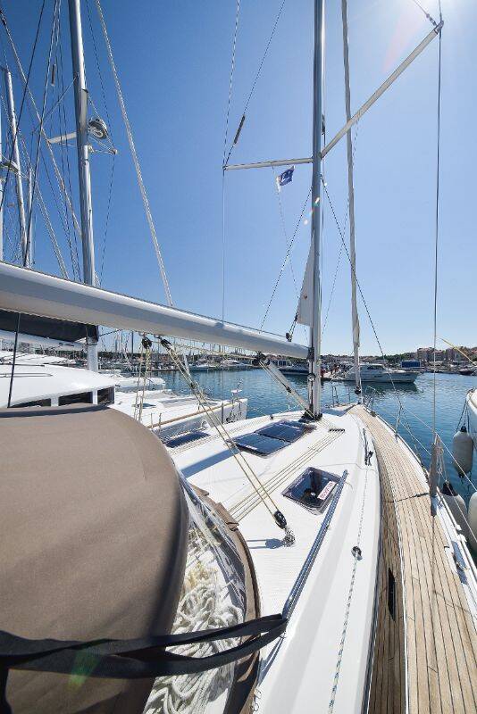 Sailing yacht Bavaria Cruiser 37 White Pearl 