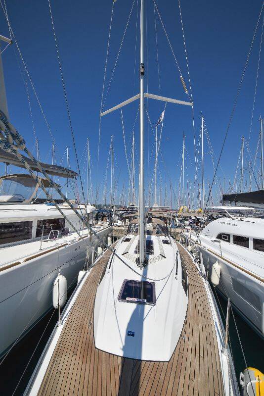 Sailing yacht Bavaria Cruiser 37 White Pearl 