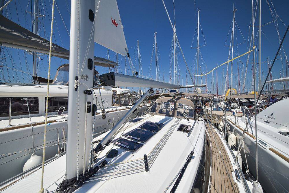 Sailing yacht Bavaria Cruiser 37 White Pearl 