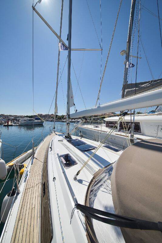 Sailing yacht Bavaria Cruiser 37 White Pearl 