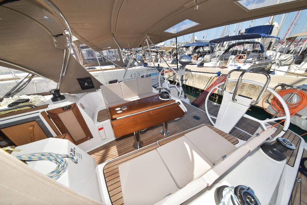 Sailing yacht Bavaria Cruiser 37 White Pearl 