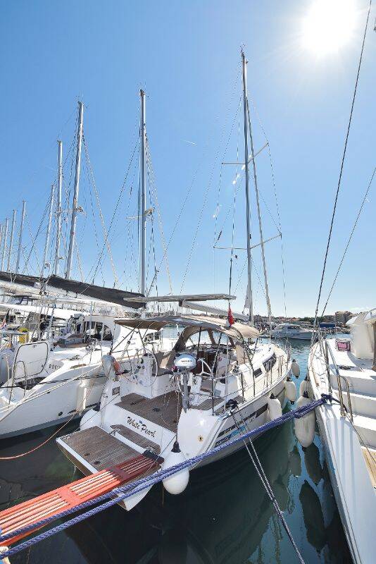 Sailing yacht Bavaria Cruiser 37 White Pearl 