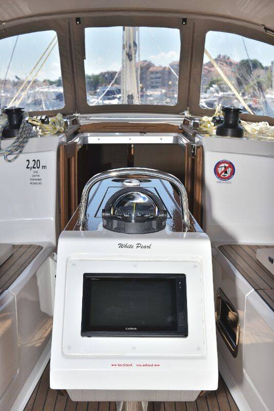 Sailing yacht Bavaria Cruiser 37 White Pearl 