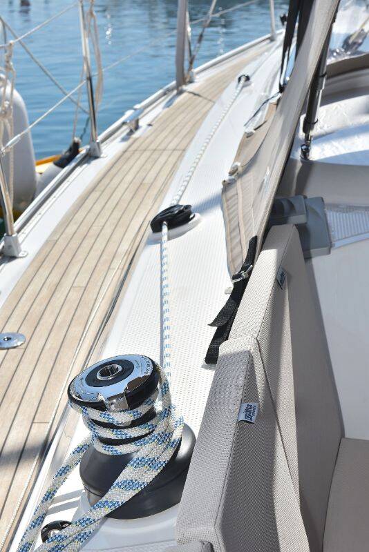 Sailing yacht Bavaria Cruiser 37 White Pearl 