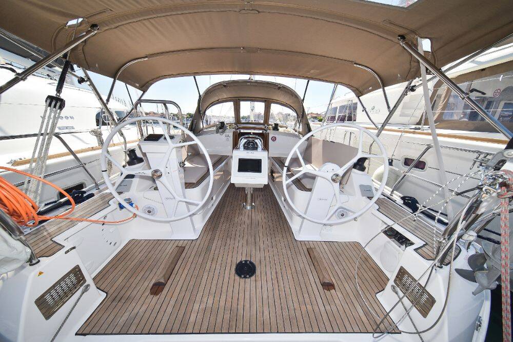 Sailing yacht Bavaria Cruiser 37 White Pearl 