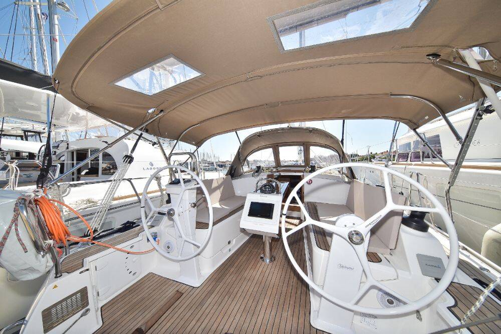 Sailing yacht Bavaria Cruiser 37 White Pearl 