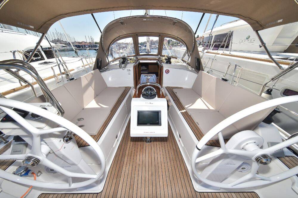Sailing yacht Bavaria Cruiser 37 White Pearl 