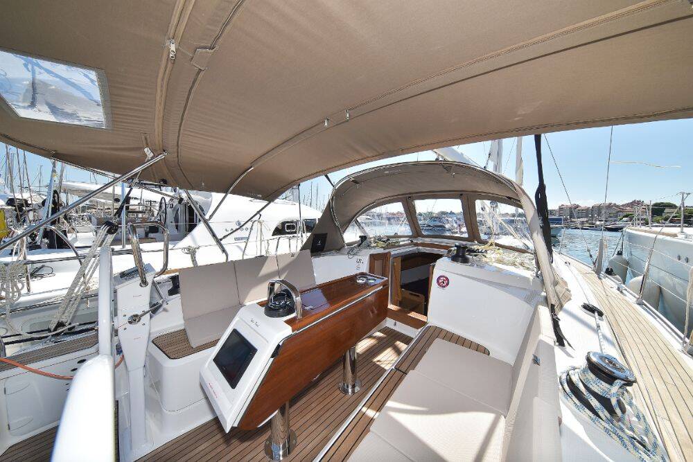 Sailing yacht Bavaria Cruiser 37 White Pearl 