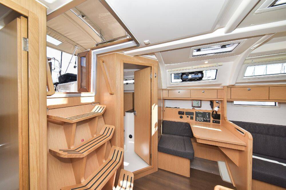 Sailing yacht Bavaria Cruiser 37 White Pearl 