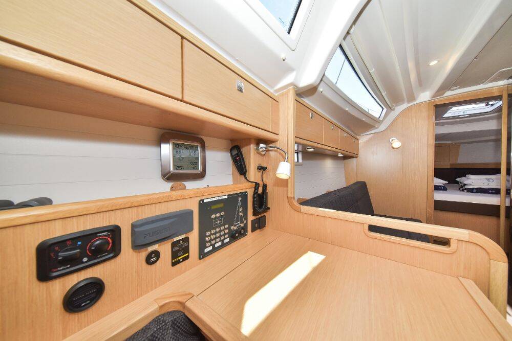 Sailing yacht Bavaria Cruiser 37 White Pearl 