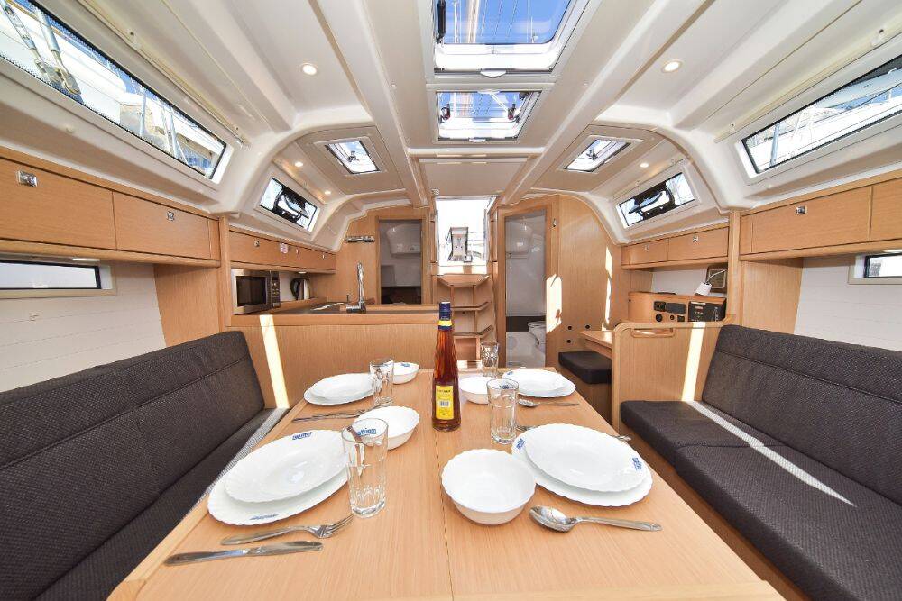 Sailing yacht Bavaria Cruiser 37 White Pearl 