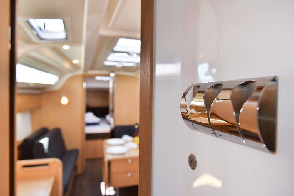 Sailing yacht Bavaria Cruiser 37 White Pearl 