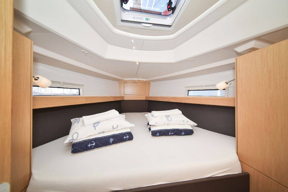 Sailing yacht Bavaria Cruiser 37 White Pearl 