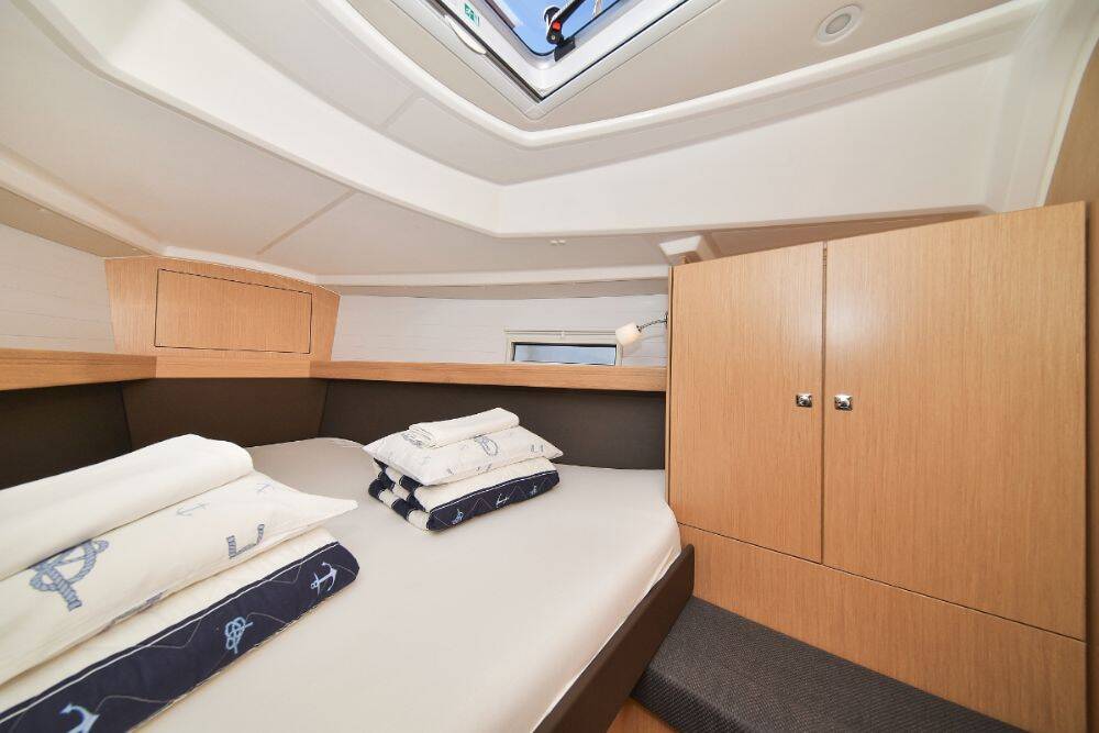 Sailing yacht Bavaria Cruiser 37 White Pearl 
