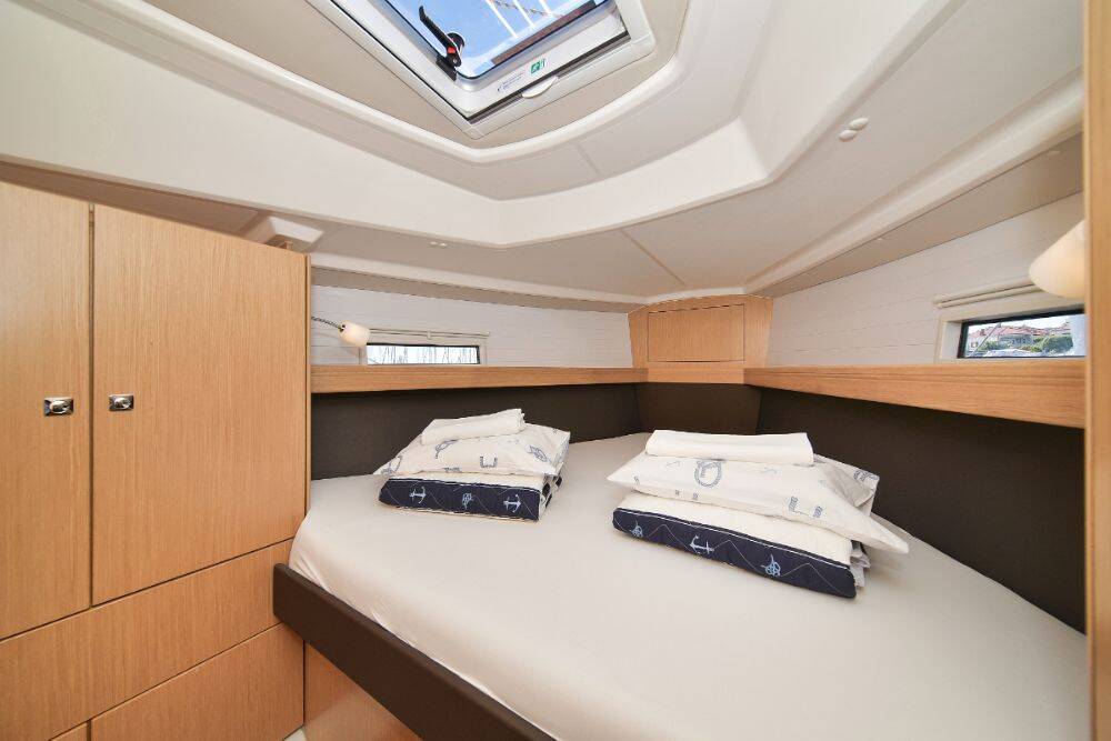 Sailing yacht Bavaria Cruiser 37 White Pearl 