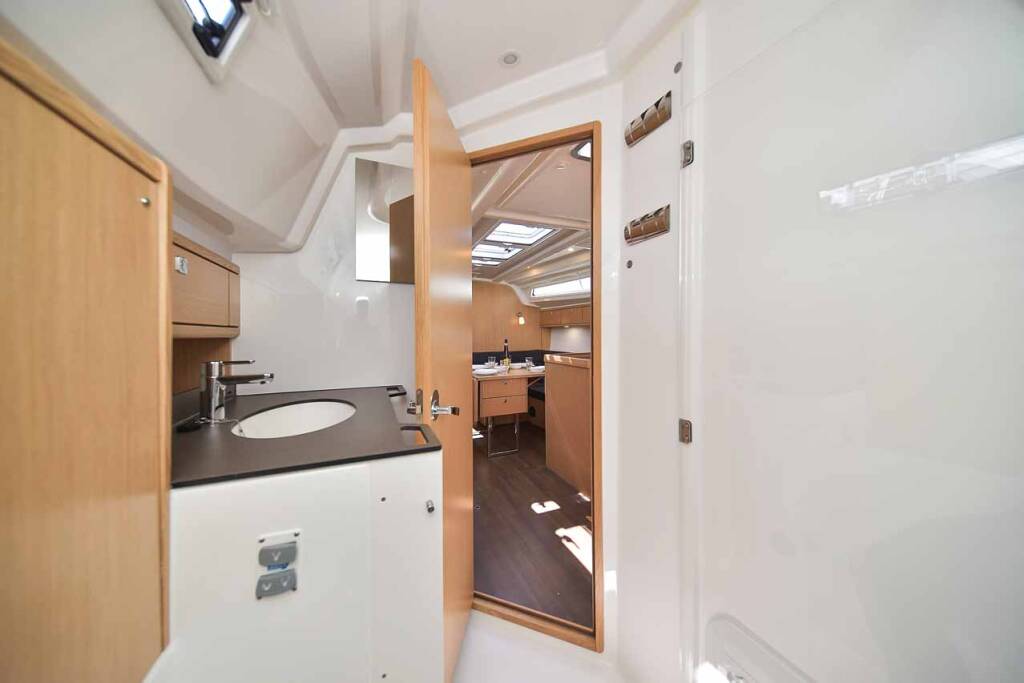 Segelyachten Bavaria Cruiser 37 White Pearl 