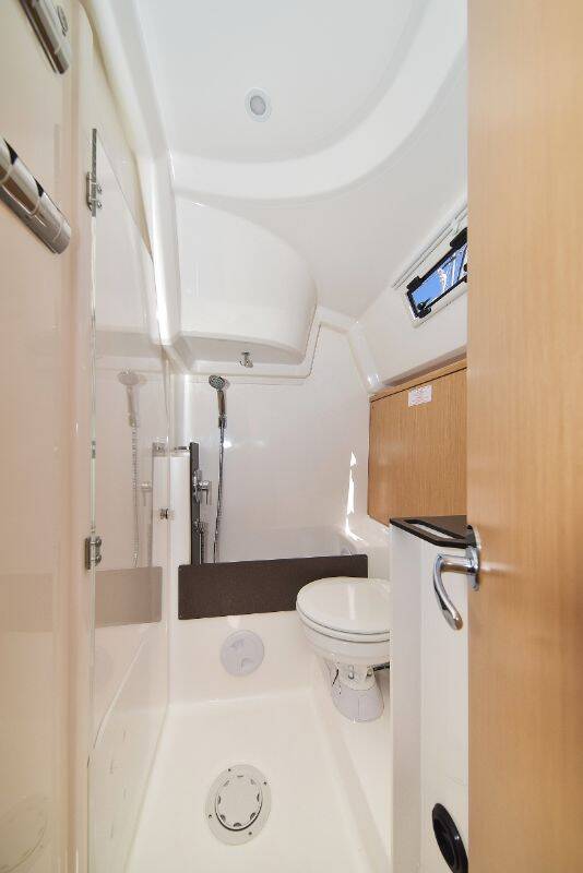 Sailing yacht Bavaria Cruiser 37 White Pearl 