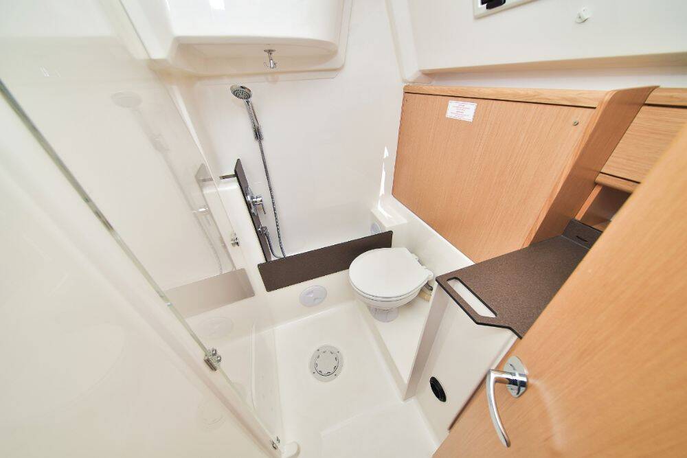 Sailing yacht Bavaria Cruiser 37 White Pearl 