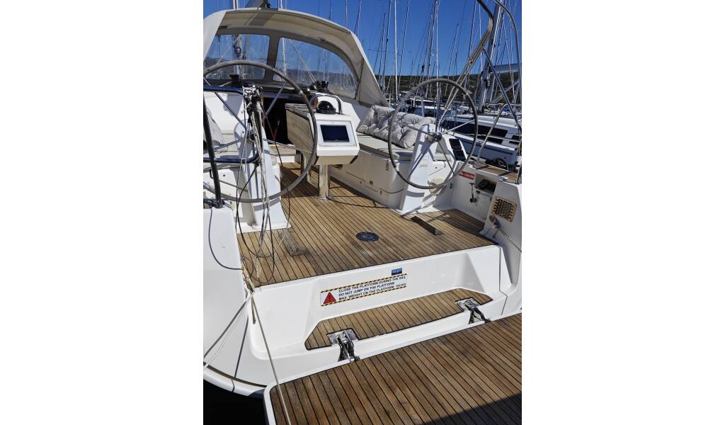 Sailing yacht Bavaria Cruiser 37 Bura