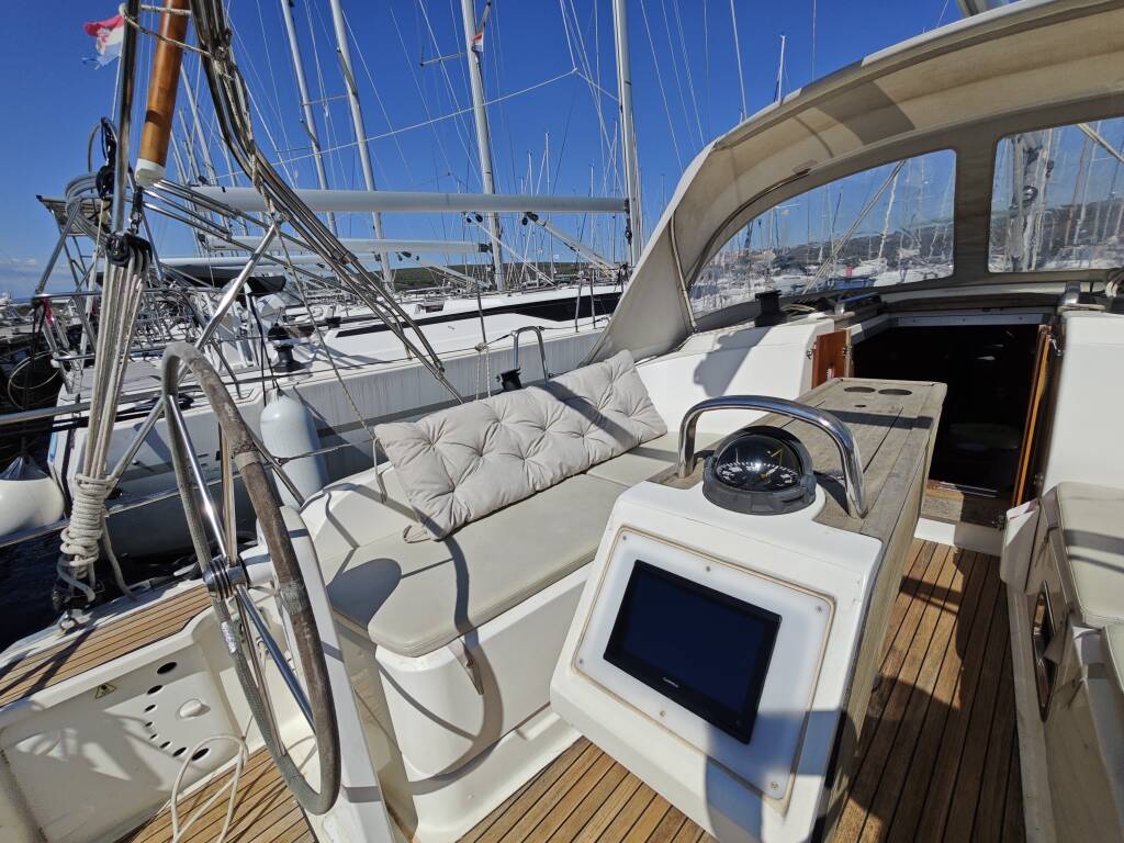 Sailing yacht Bavaria Cruiser 37 Bura