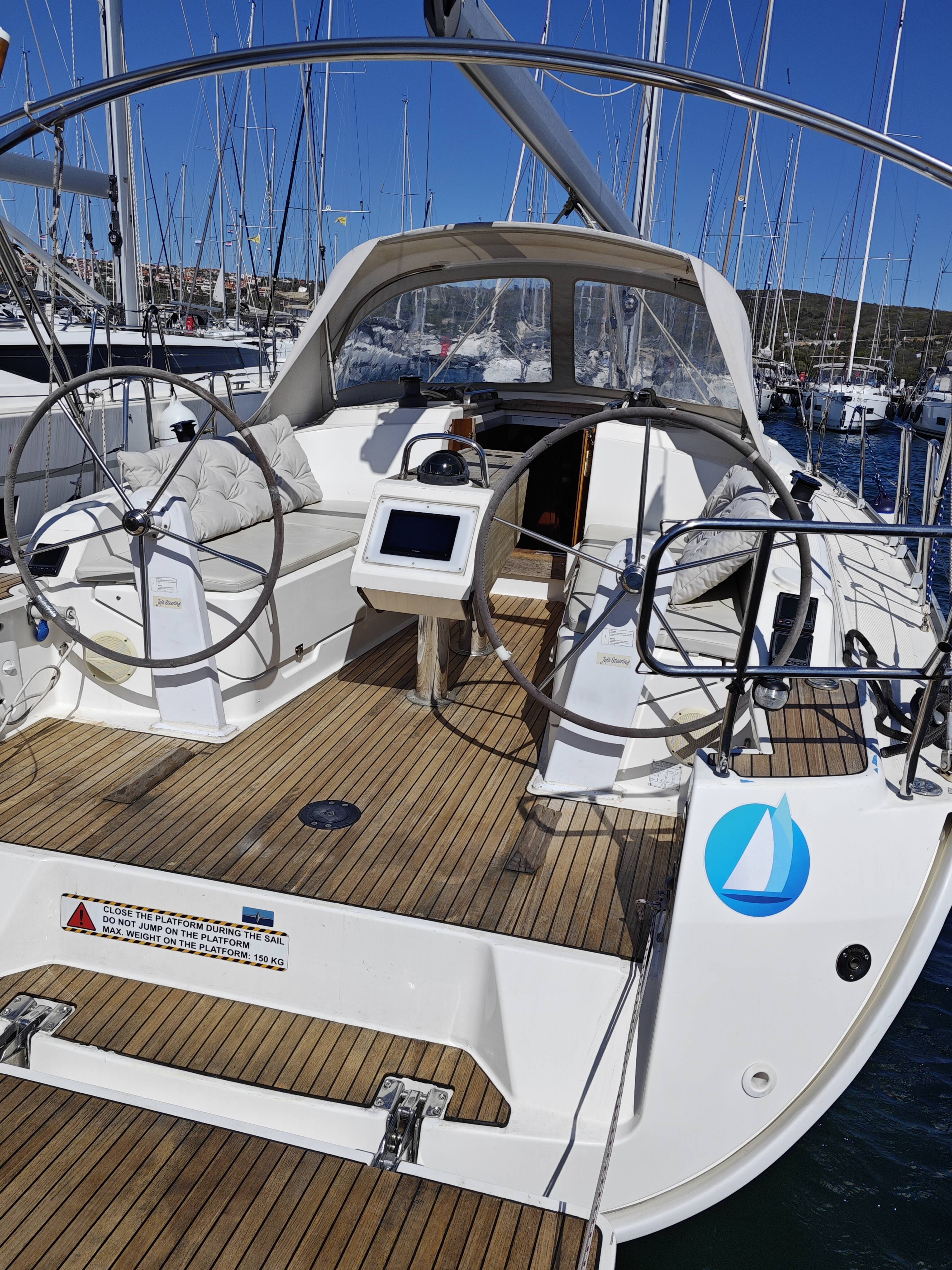 Sailing yacht Bavaria Cruiser 37 Bura