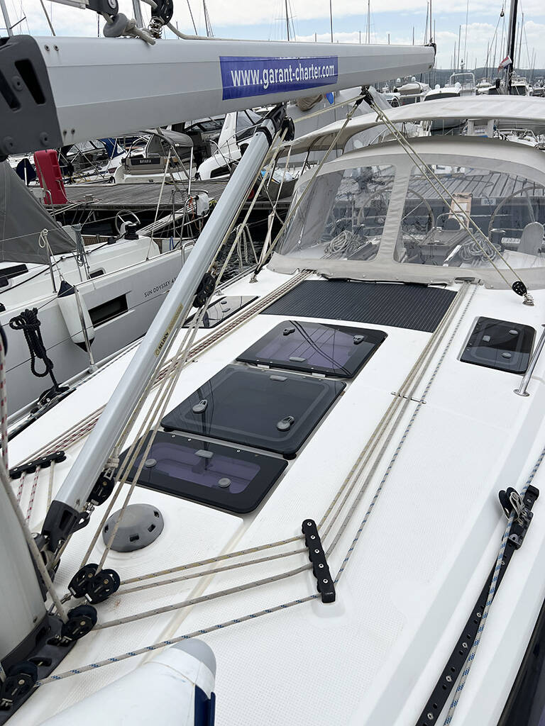 Sailing yacht Bavaria Cruiser 37 Bura