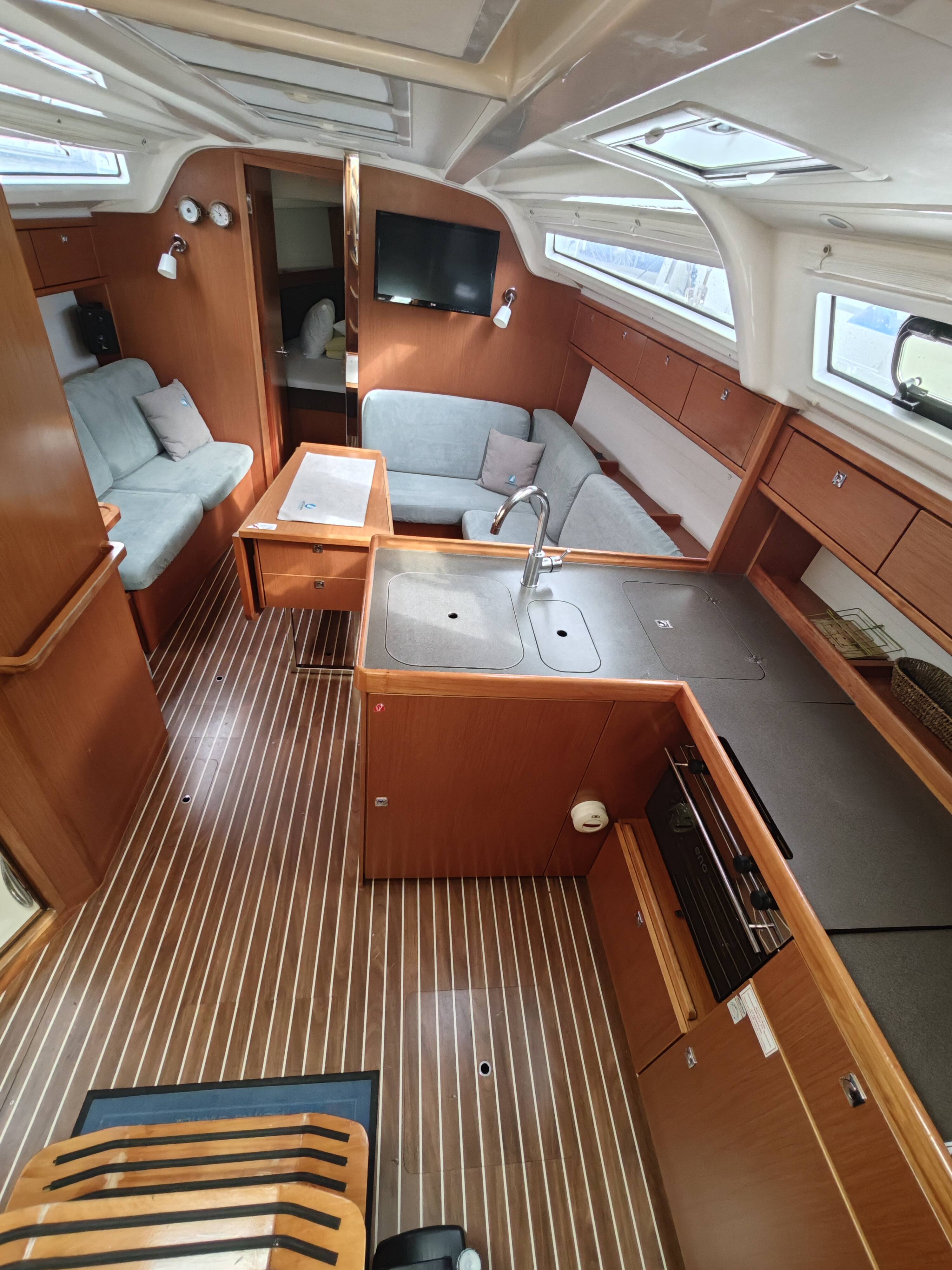 Sailing yacht Bavaria Cruiser 37 Bura