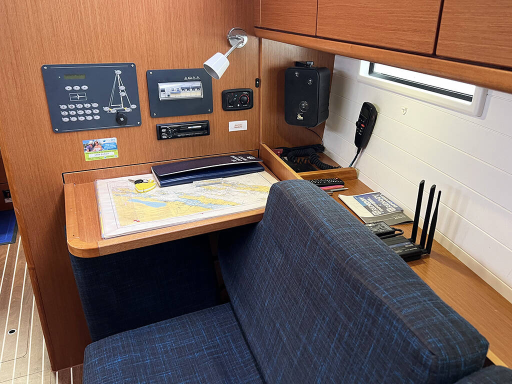 Sailing yacht Bavaria Cruiser 37 Bura