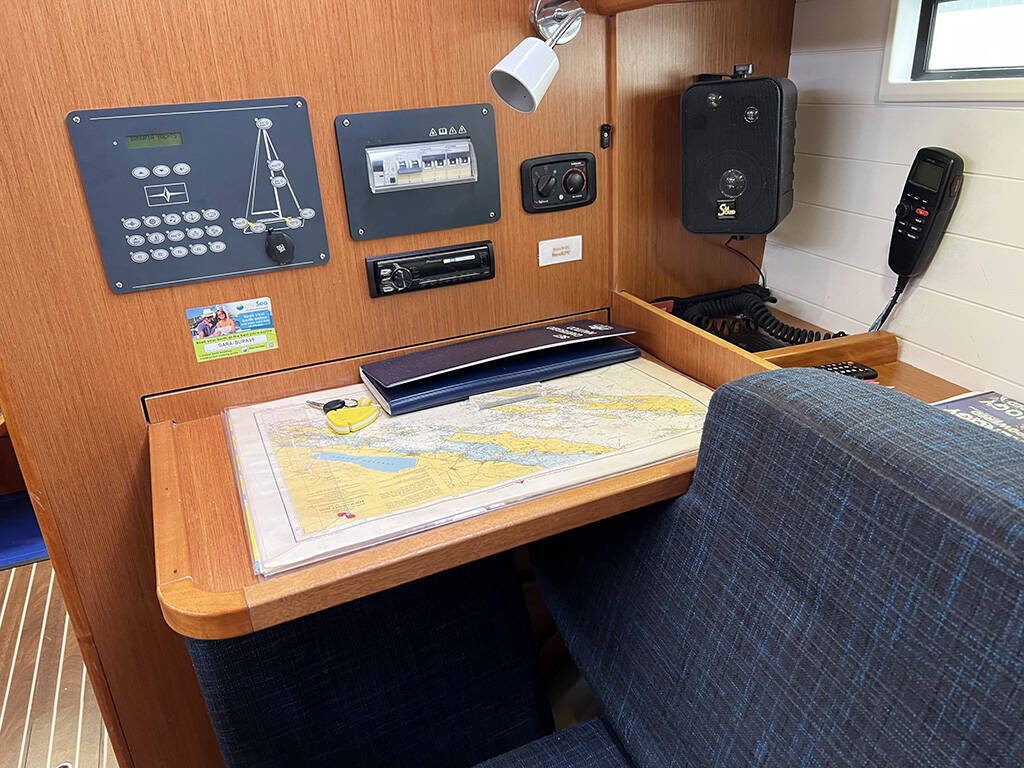 Sailing yacht Bavaria Cruiser 37 Bura