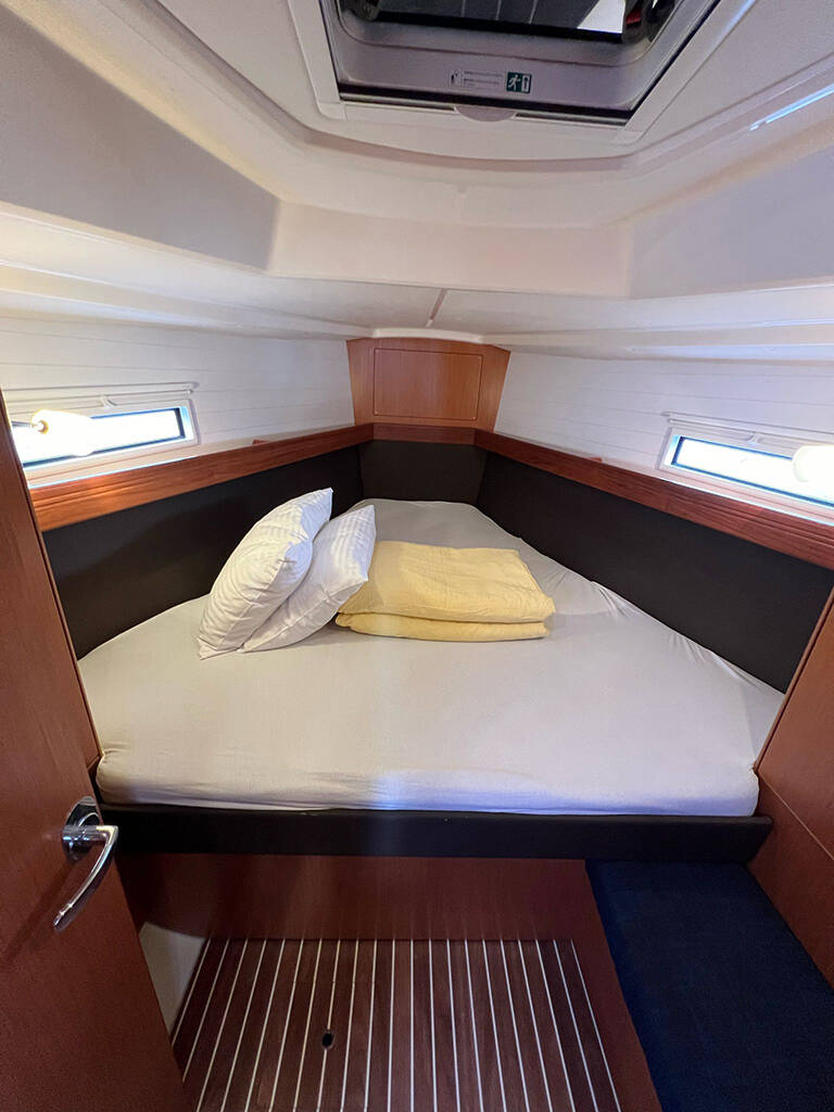 Sailing yacht Bavaria Cruiser 37 Bura