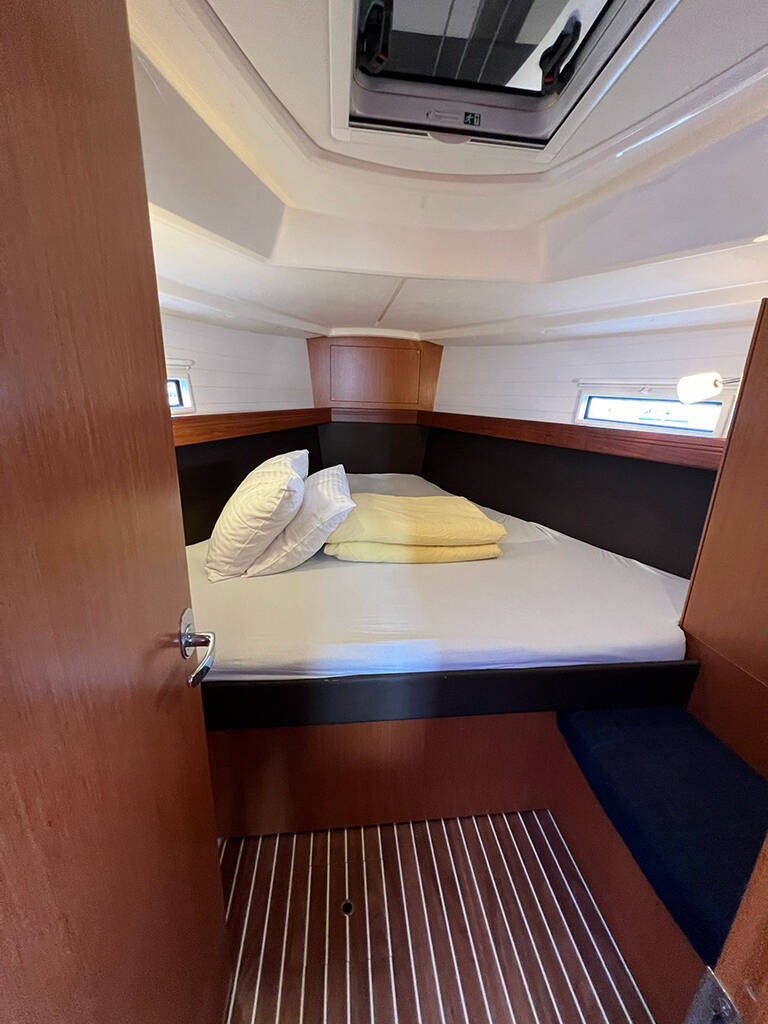 Sailing yacht Bavaria Cruiser 37 Bura