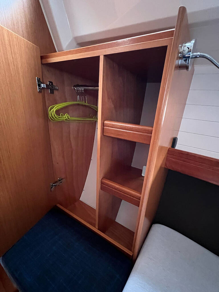 Sailing yacht Bavaria Cruiser 37 Bura