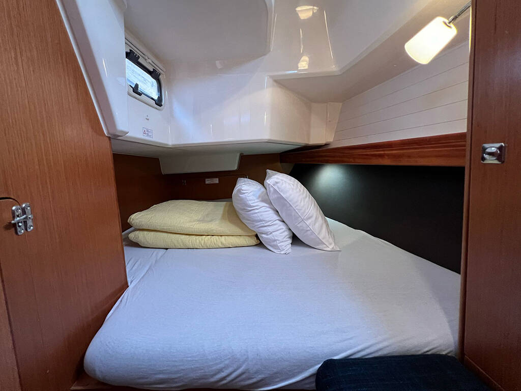 Sailing yacht Bavaria Cruiser 37 Bura