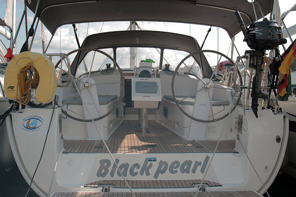 Sailing yacht Bavaria Cruiser 37 Black Pearl