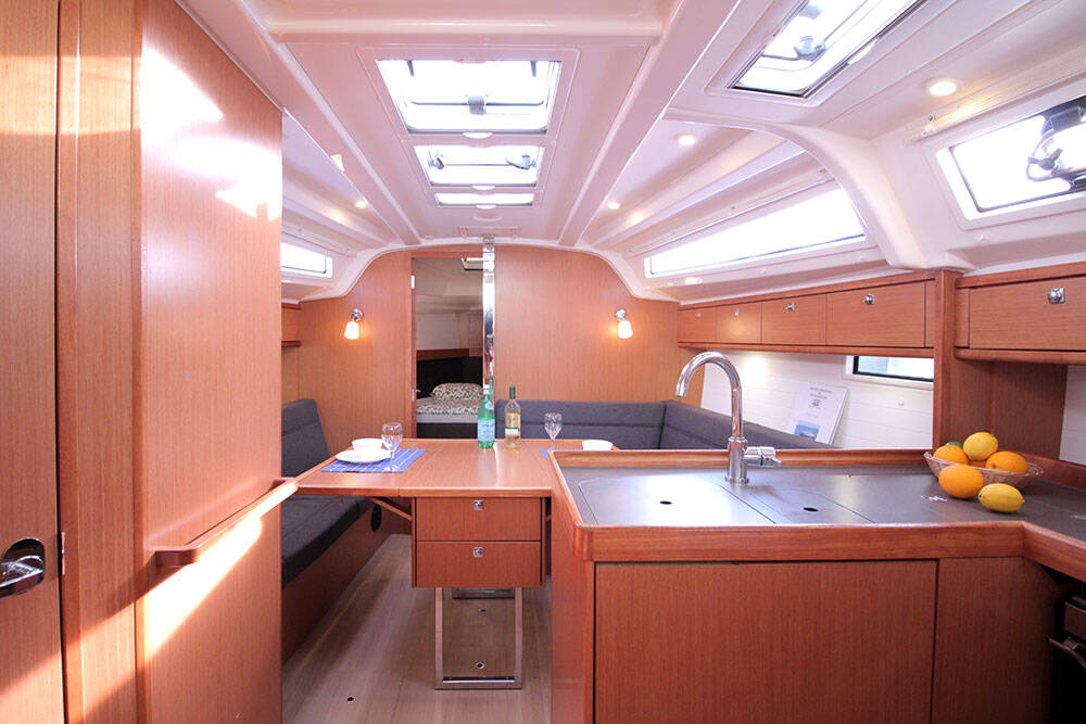 Sailing yacht Bavaria Cruiser 37 Black Pearl