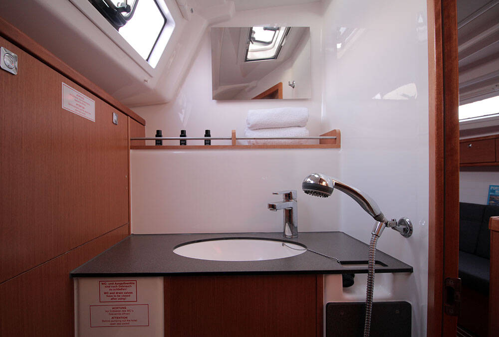 Sailing yacht Bavaria Cruiser 37 Chilly Lilly
