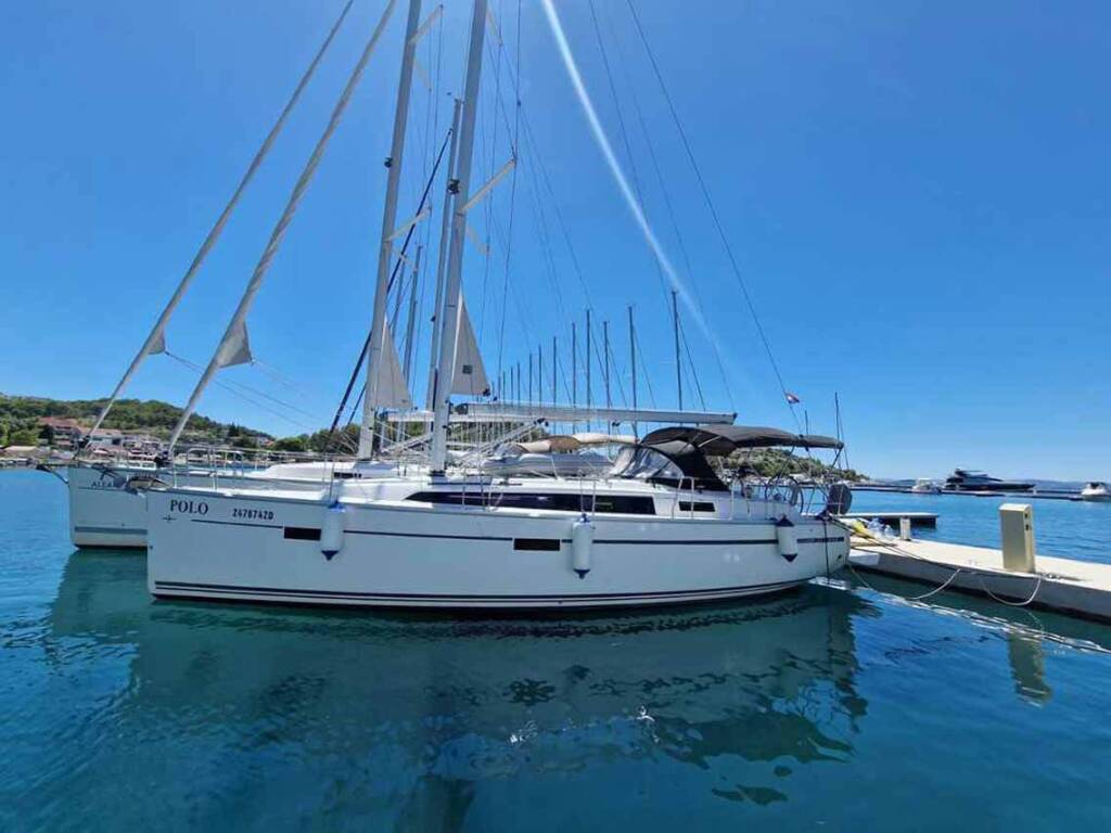 Sailing yacht Bavaria Cruiser 37 Polo