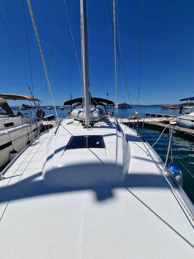 Sailing yacht Bavaria Cruiser 37 Polo