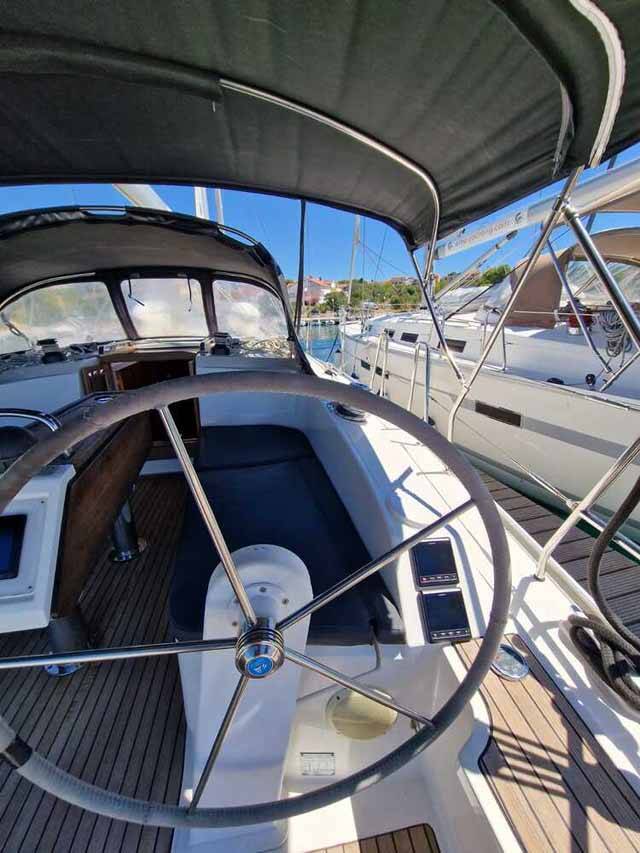 Sailing yacht Bavaria Cruiser 37 Polo