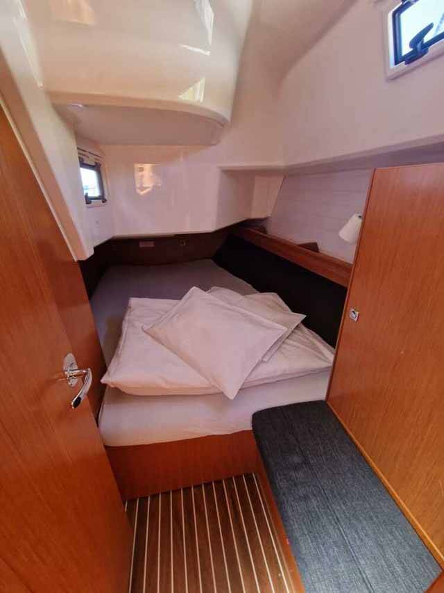 Sailing yacht Bavaria Cruiser 37 Polo